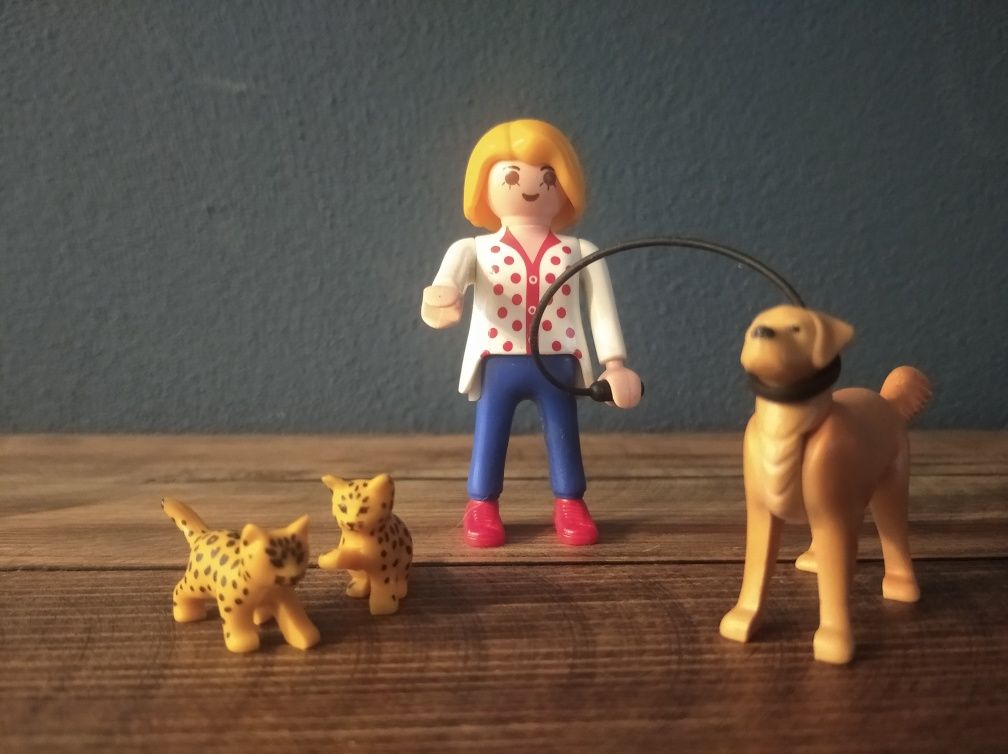 Lalka figurka Playmobil dziewczyna i piesek