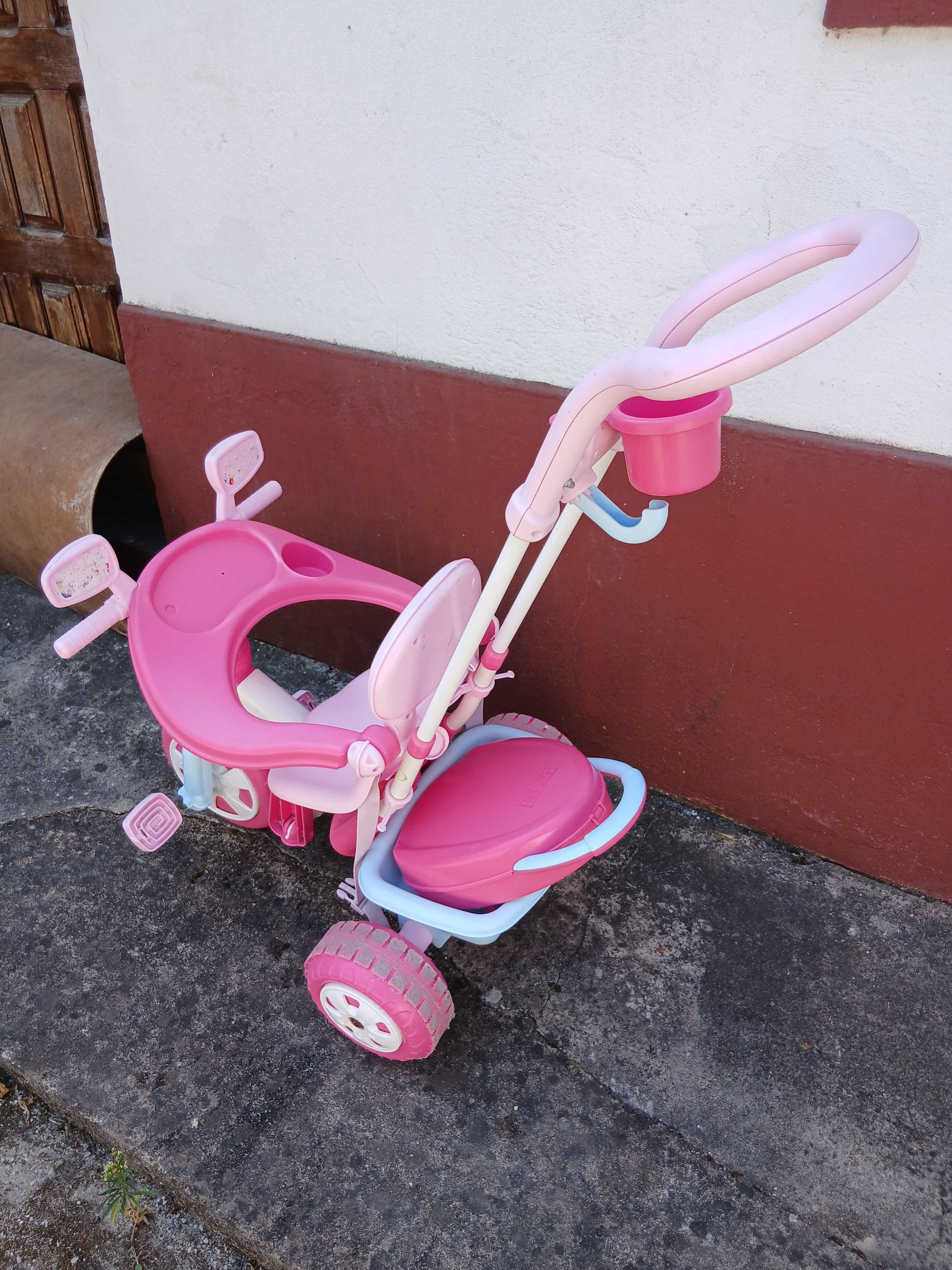 Triciclo de criança