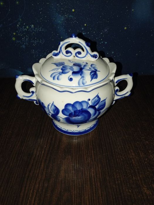 Винтажная фарфоровая сахарница Гжель