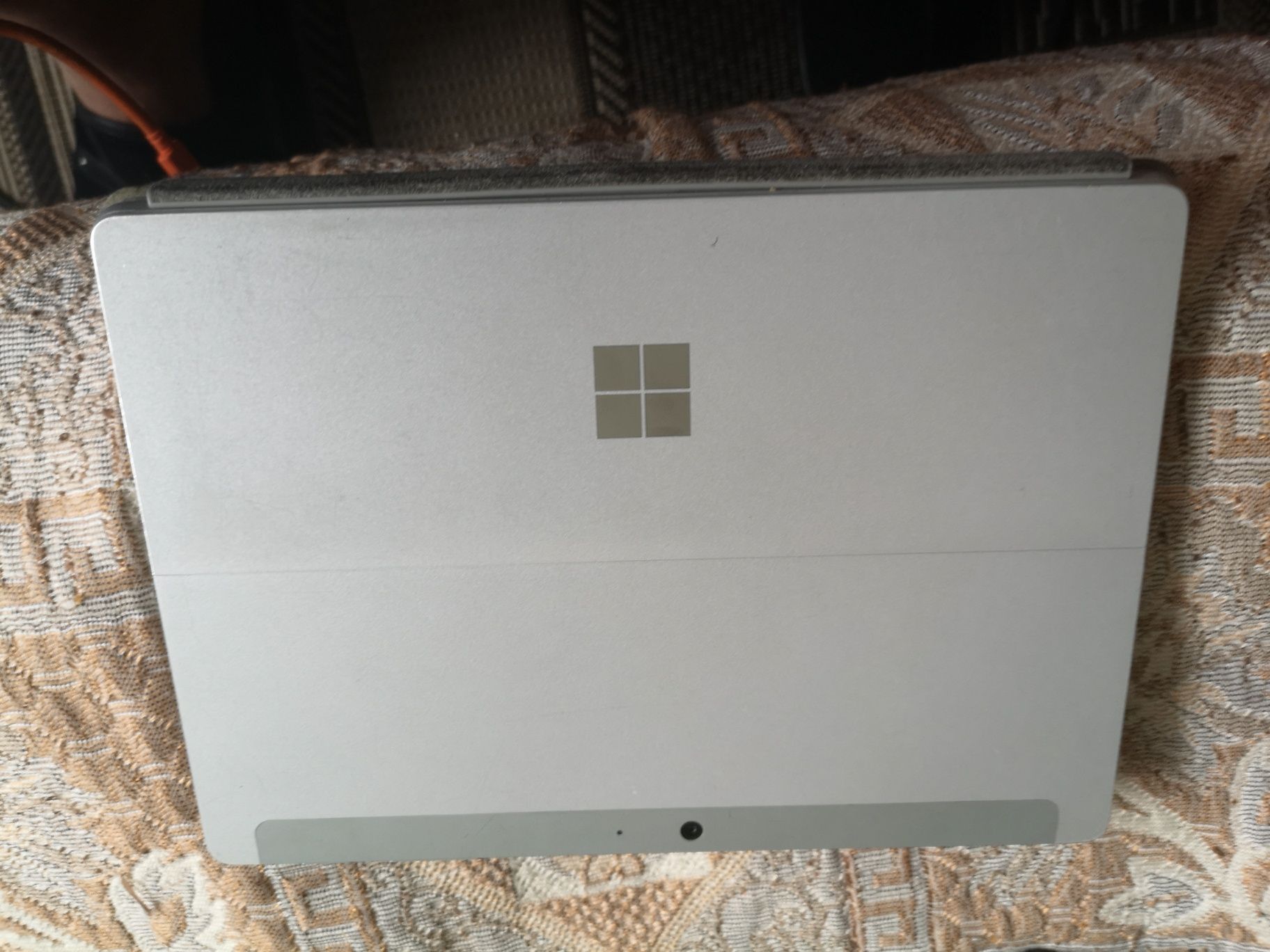 Планшет Microsoft Surface Go 1901