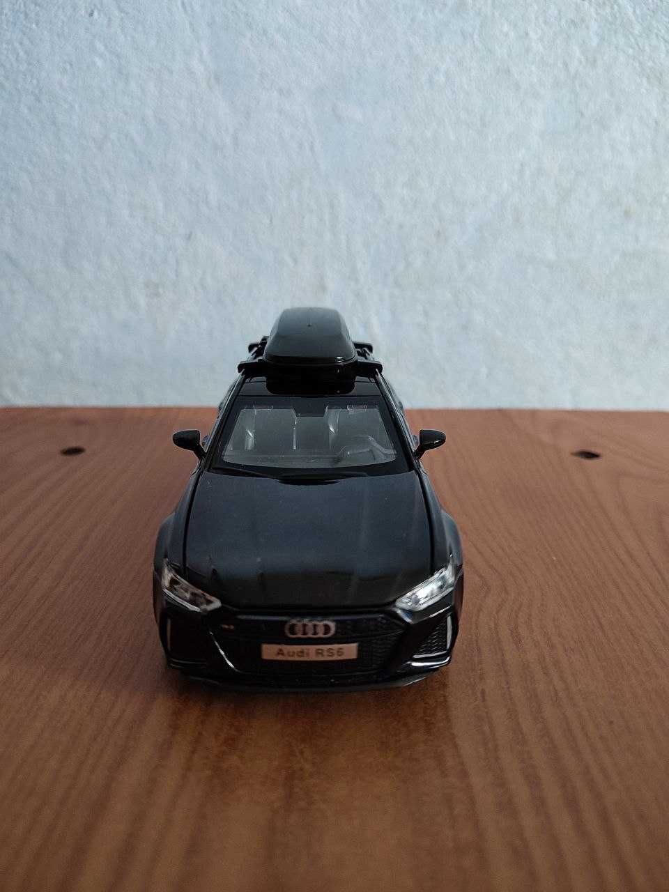 Металева Audi RS 6 колекційна модель, іграшка, є світло і звук 1:32