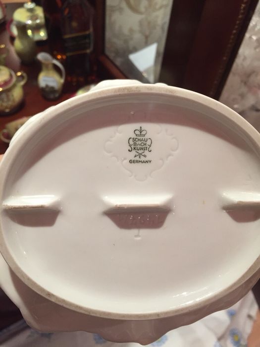 Продам антикварную фарфоровую статуэтку Германия