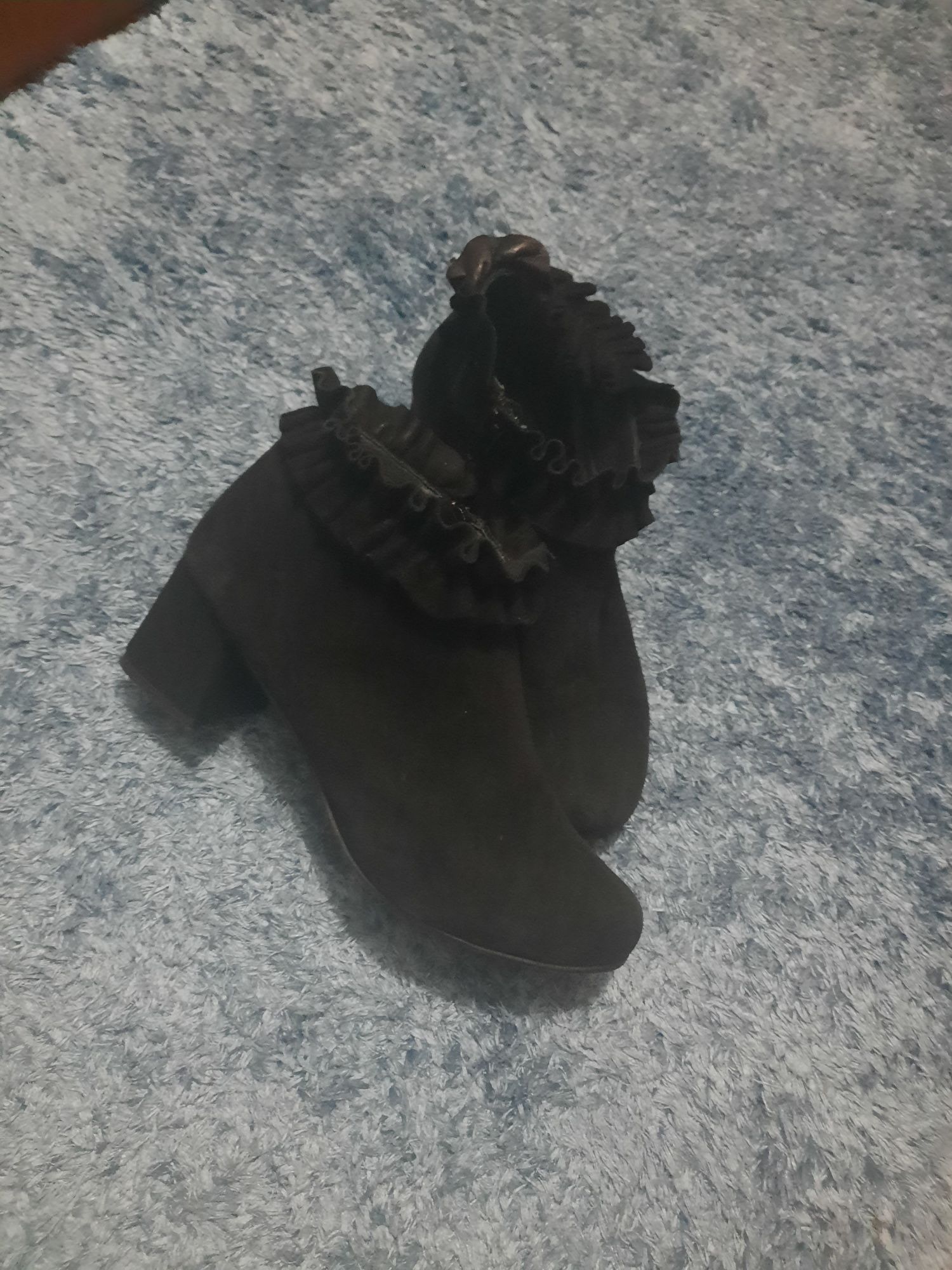 Botas camurça pretas com folhinho