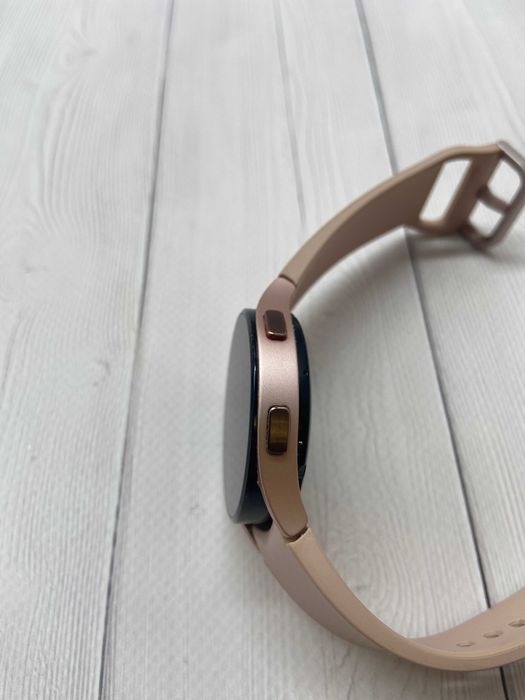 Смарт-годинник Samsung Galaxy Watch4 40 mm (Gold) SM-R860NZDASEK
