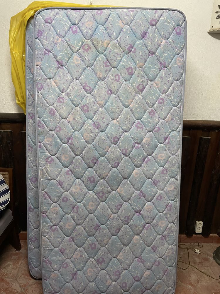 2 Colchoes Cama 1/2 corpo.