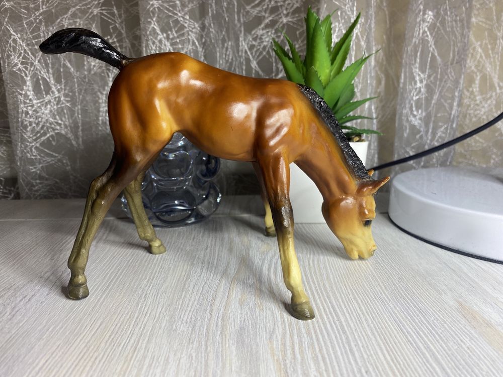 Фигурка крупный жеребенок breyer trad