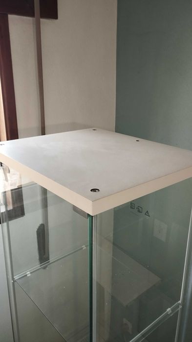 Vitrine DETOLF do IKEA