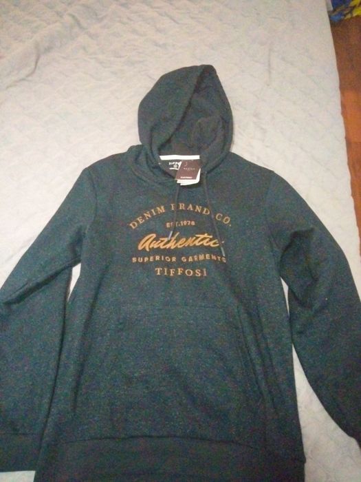 Camisola hoodie Tiffosi Nova com etiqueta