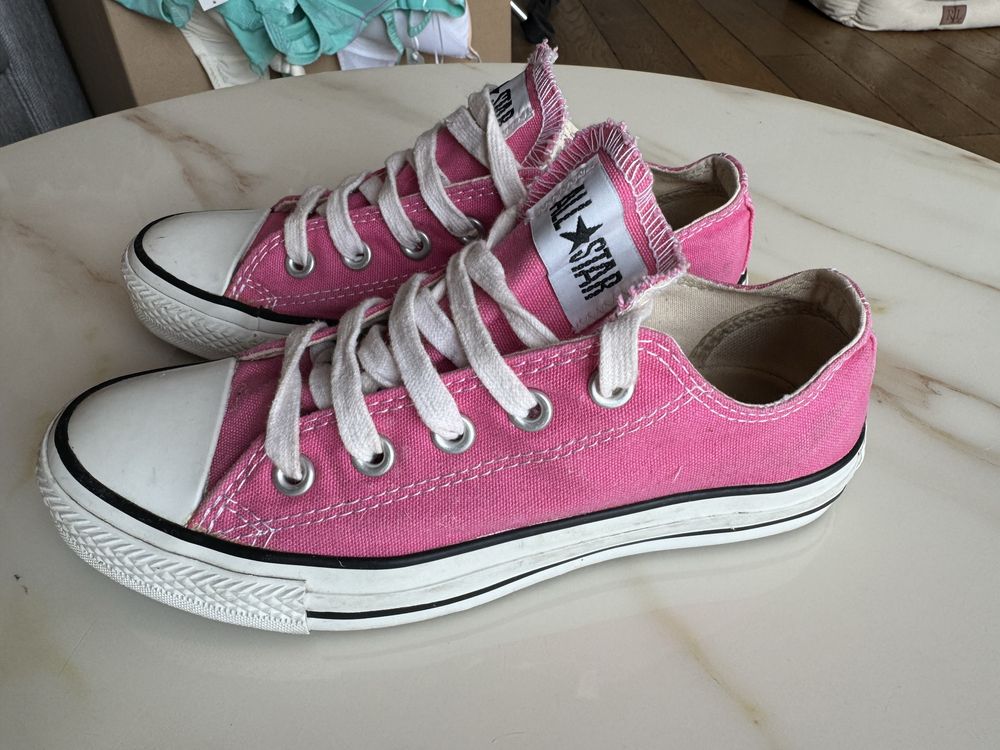 Trampki jak nowe firmy Converse 36