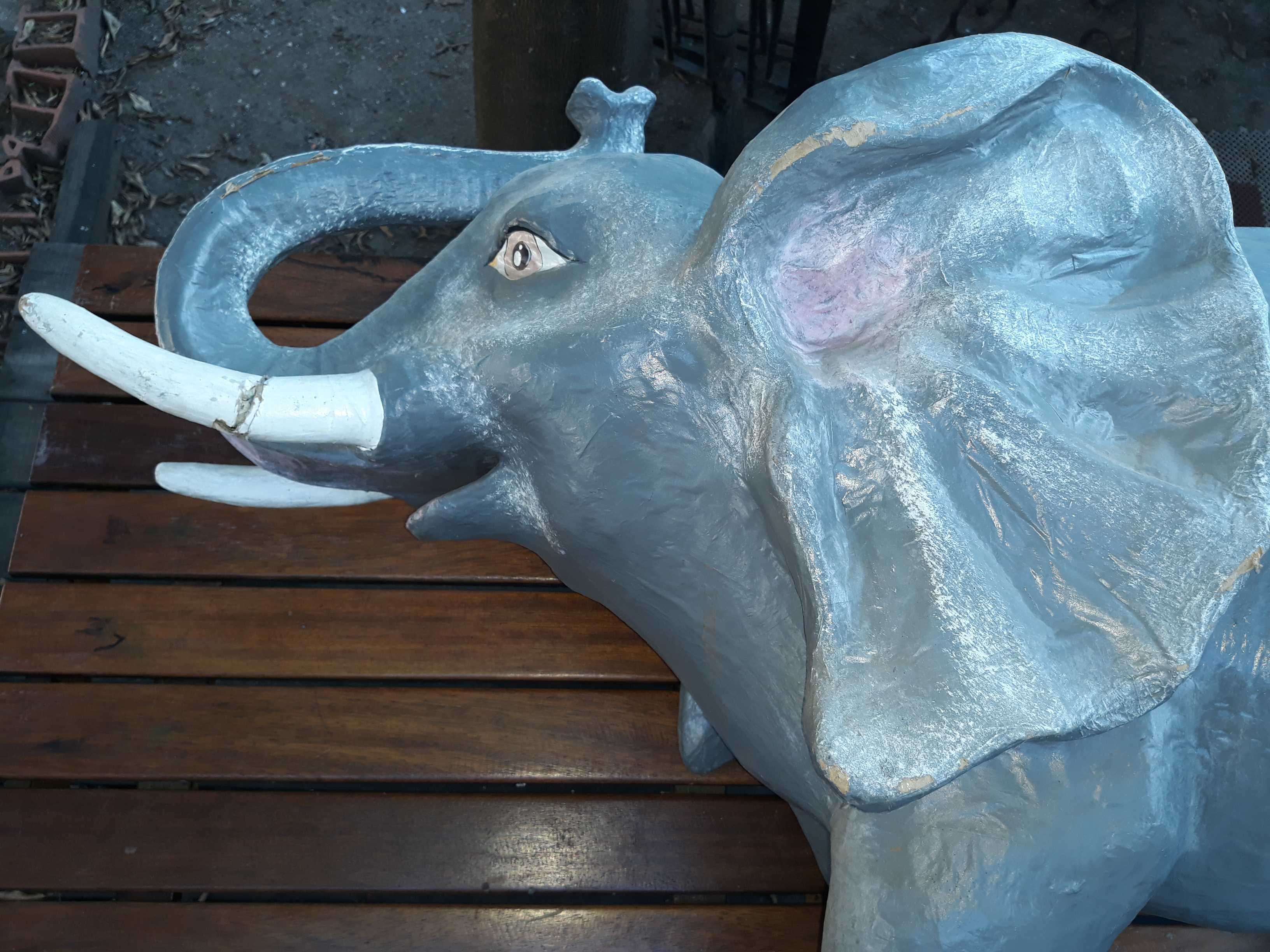 Elefante em papel machê, feito á mão