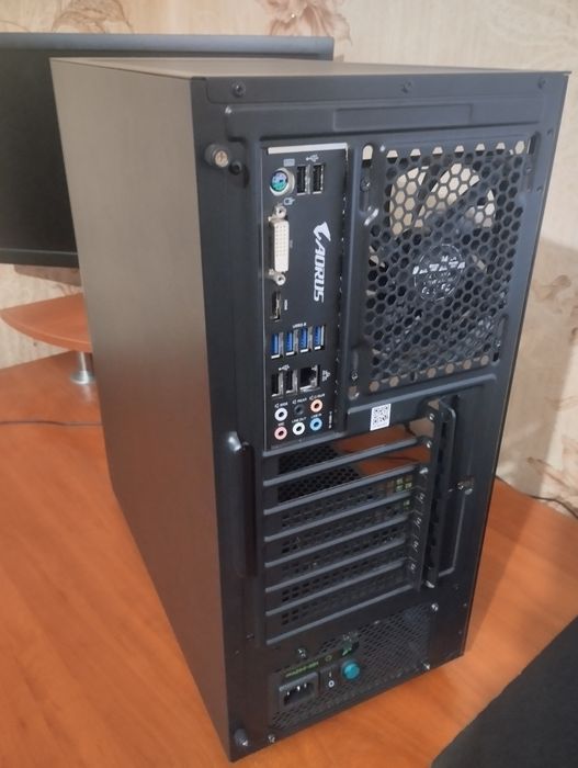 Комп'ютер ігровий AMD 6 ядер 12 потоків (+монітор)