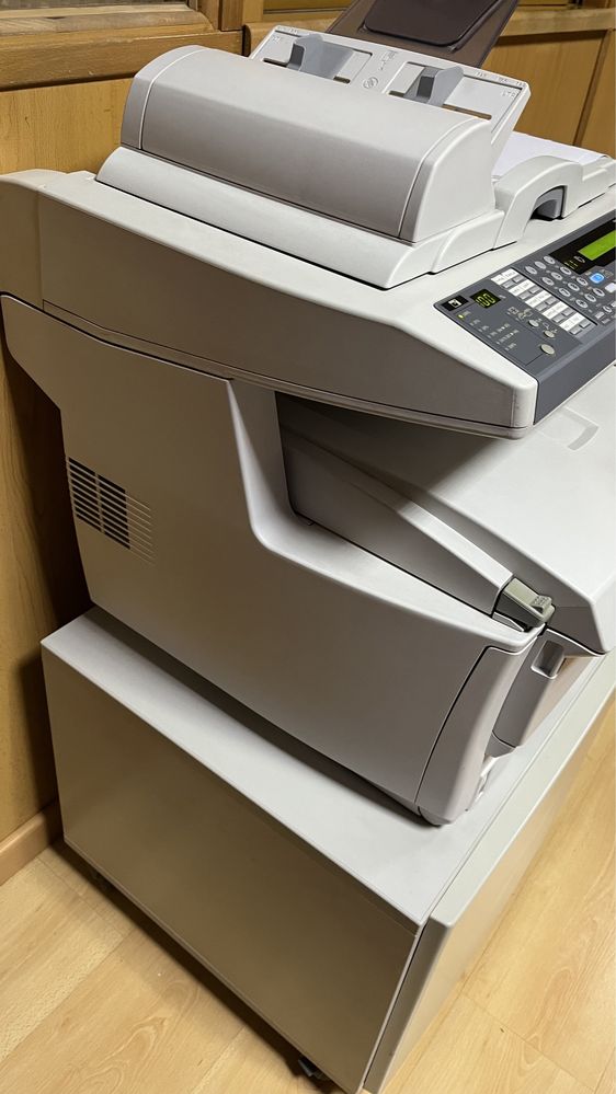 Impressora laser multifunções OKI C5550mfp