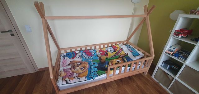 Łóżko łóżeczko dziecięce z barierką tipi 90x200 z materacem