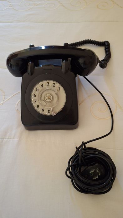 Telefone antigo em bom estado de conservação