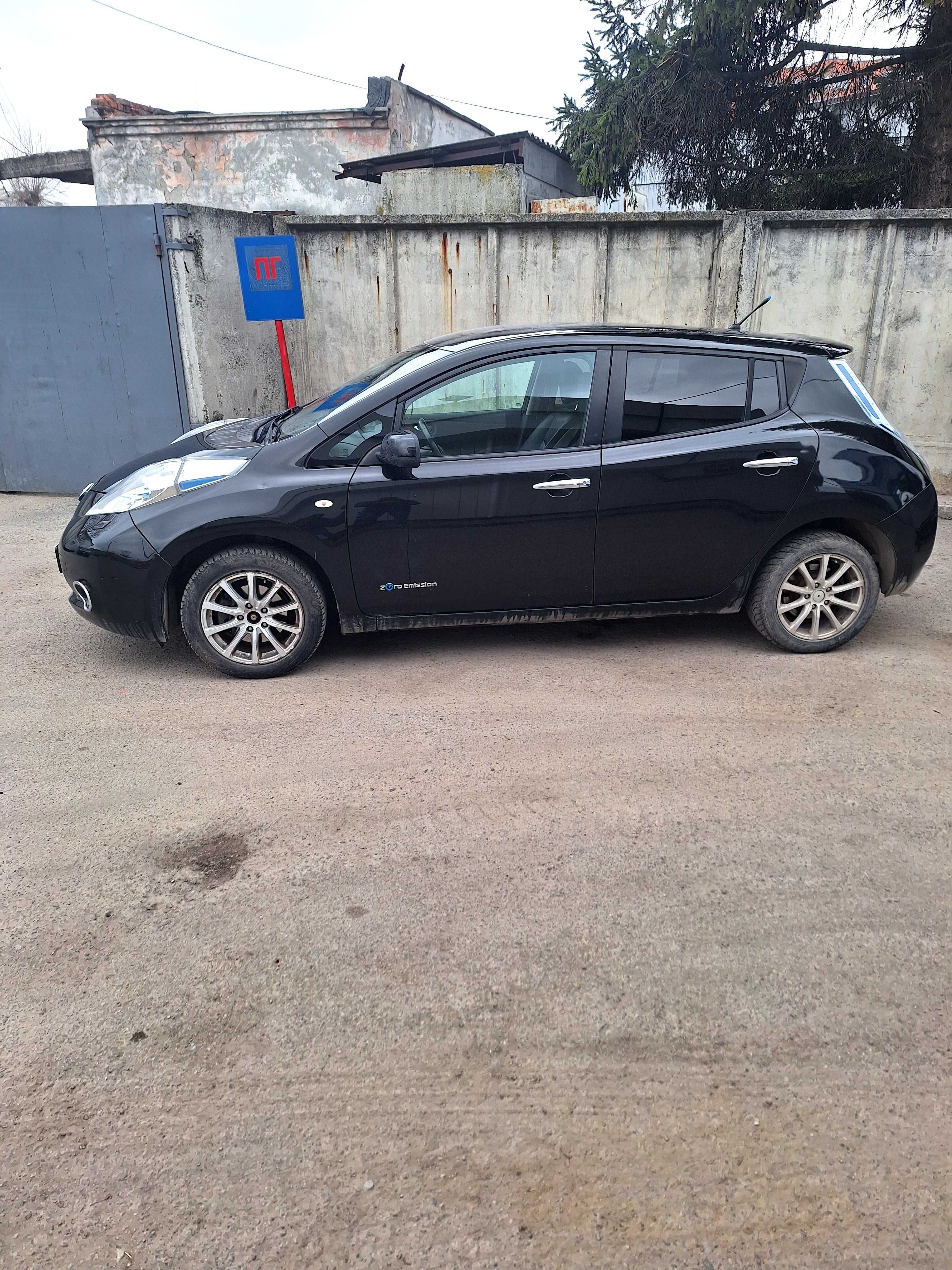 Nissan Leaf авто