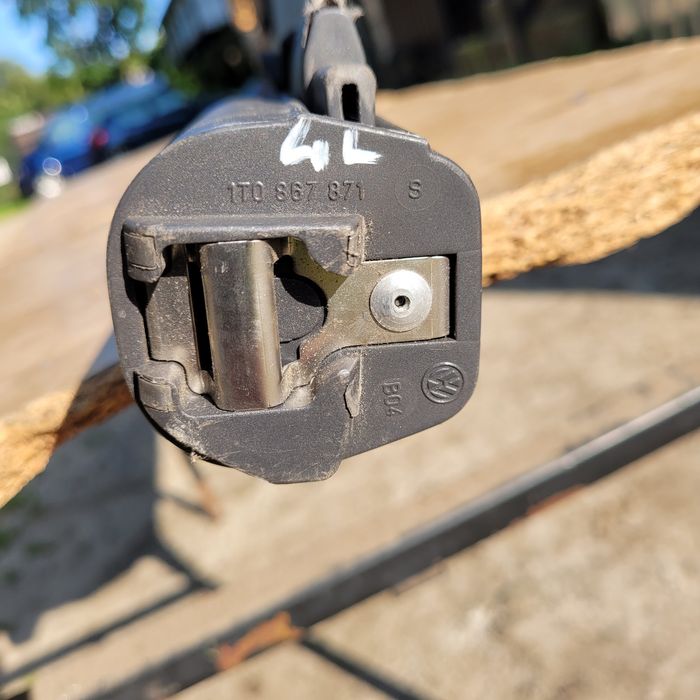 Roleta bagażnika vw Touran I 2004r 7 osobowy