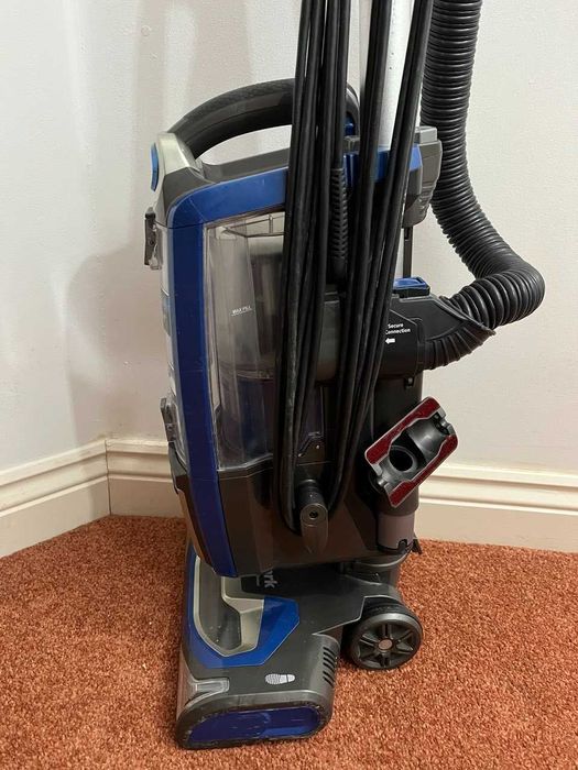 Пылесос вертикальный известного бренда Shark Англия