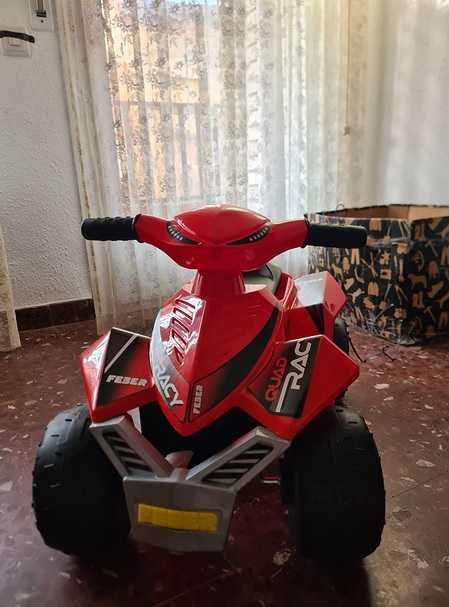 Moto 4 a Bateria Quad Racy 6V Vermelho / FAMOSA (NOVO)