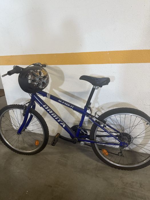 Bicicleta azul.