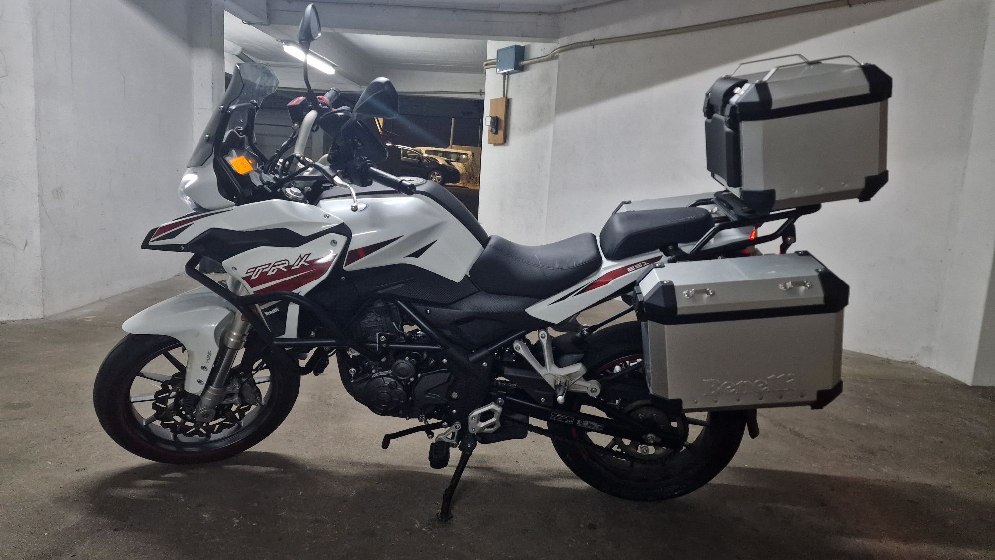Benelli TRK 251 (quase nova)