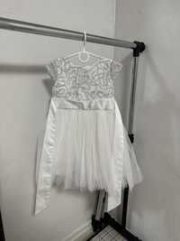 Біля святкова дитяча сукня