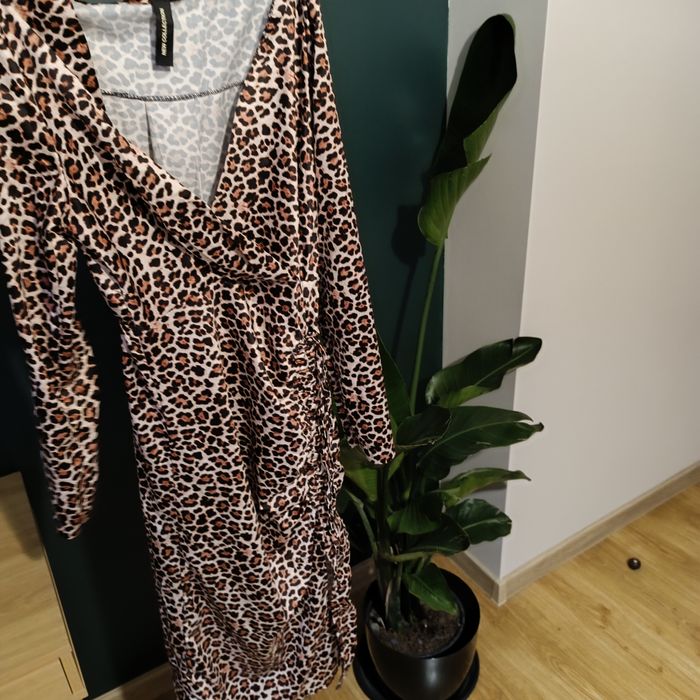 Sukienka panterka 36 z marszczeniem