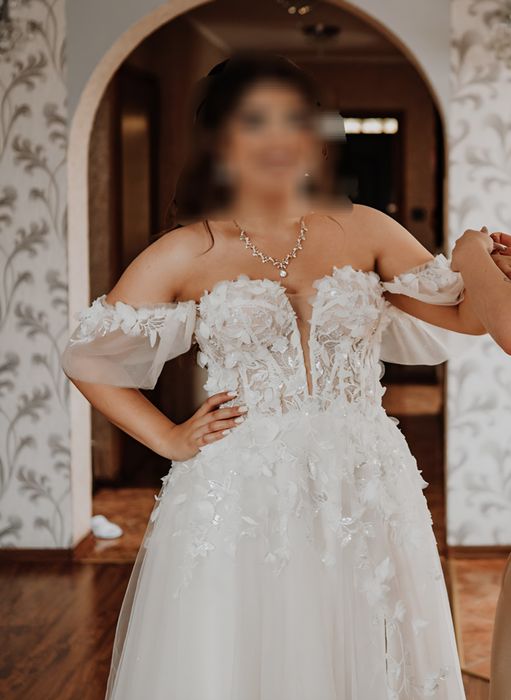 Suknia ślubna gorsetowa z koronką