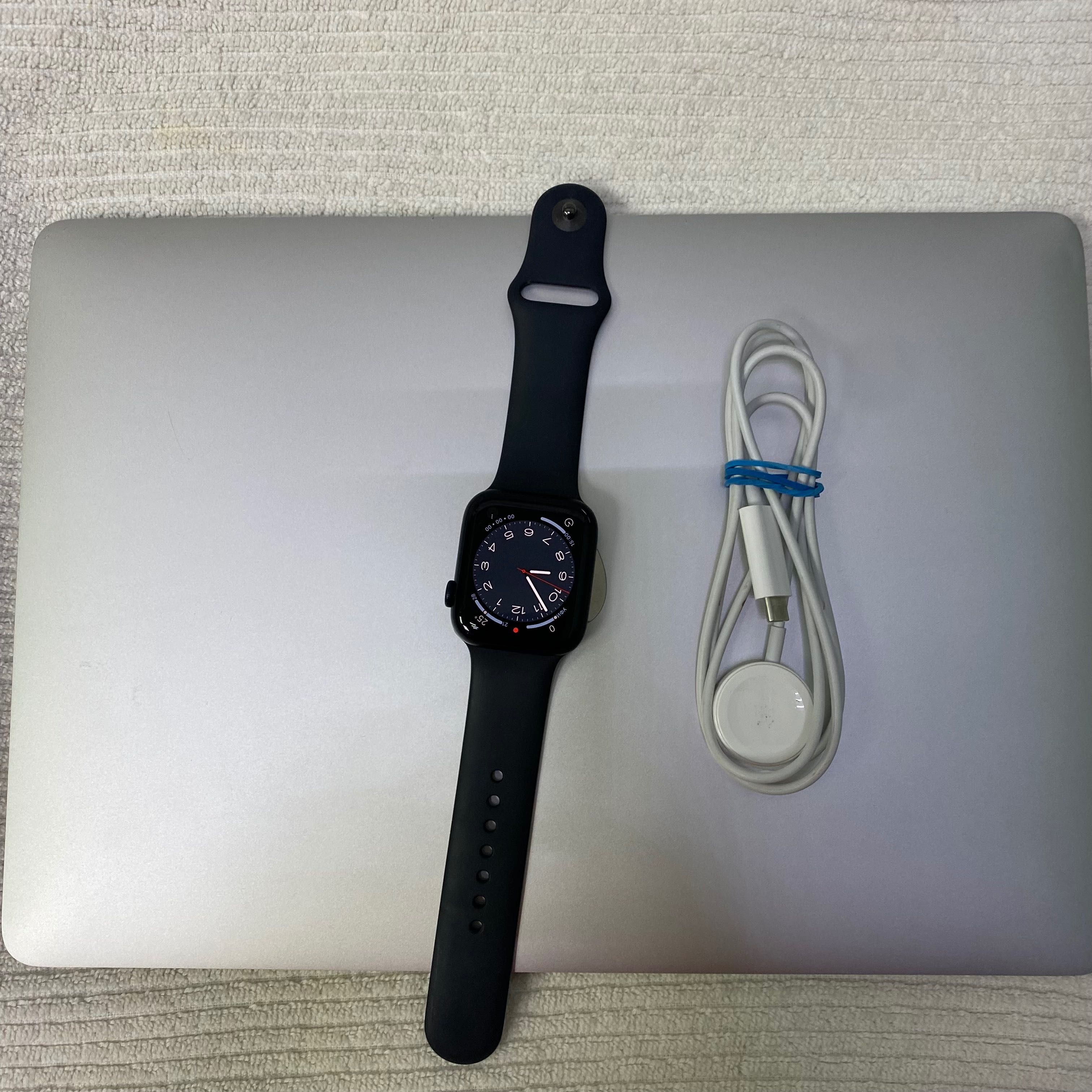 Apple Watch SE 2  2022  44 mm