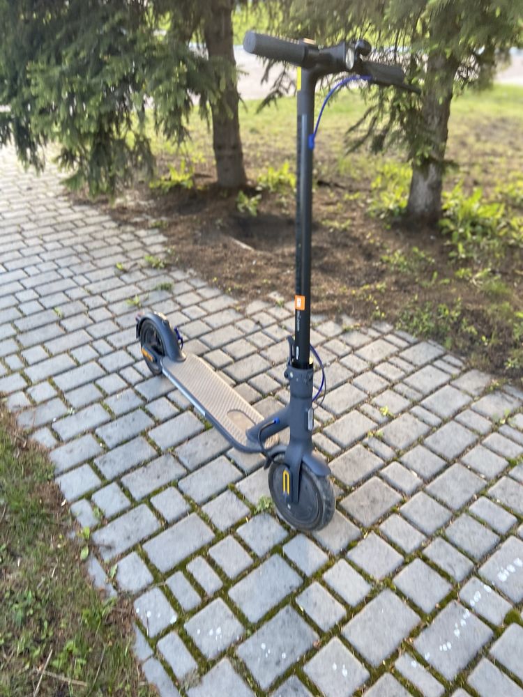 Продам Електросамокат Xiaomi Electric Scooter 3