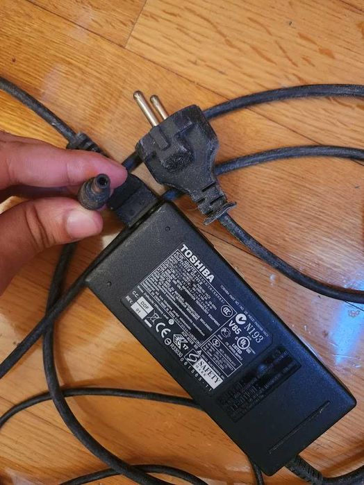 Carregador de portátil Toshiba original