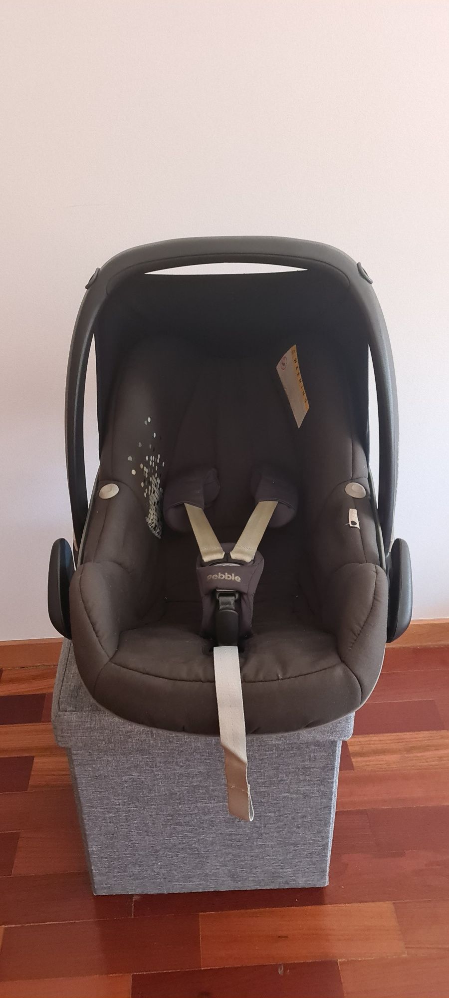 Ovo Bebé Confort com base isofix