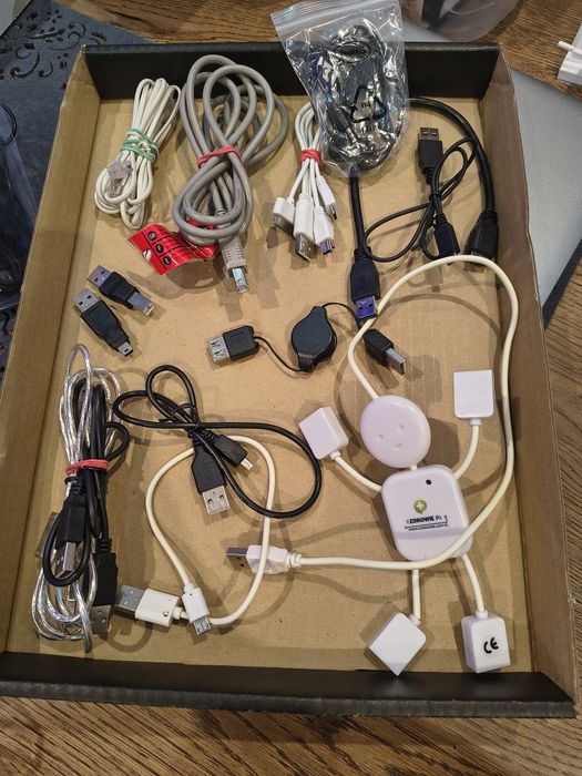 Kable hdmi, USB różne końcówki, internetowe, drukarki itp.