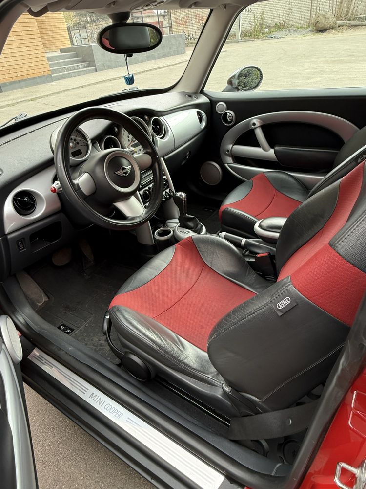 Продам свій, офіційний Mini Cooper 2006