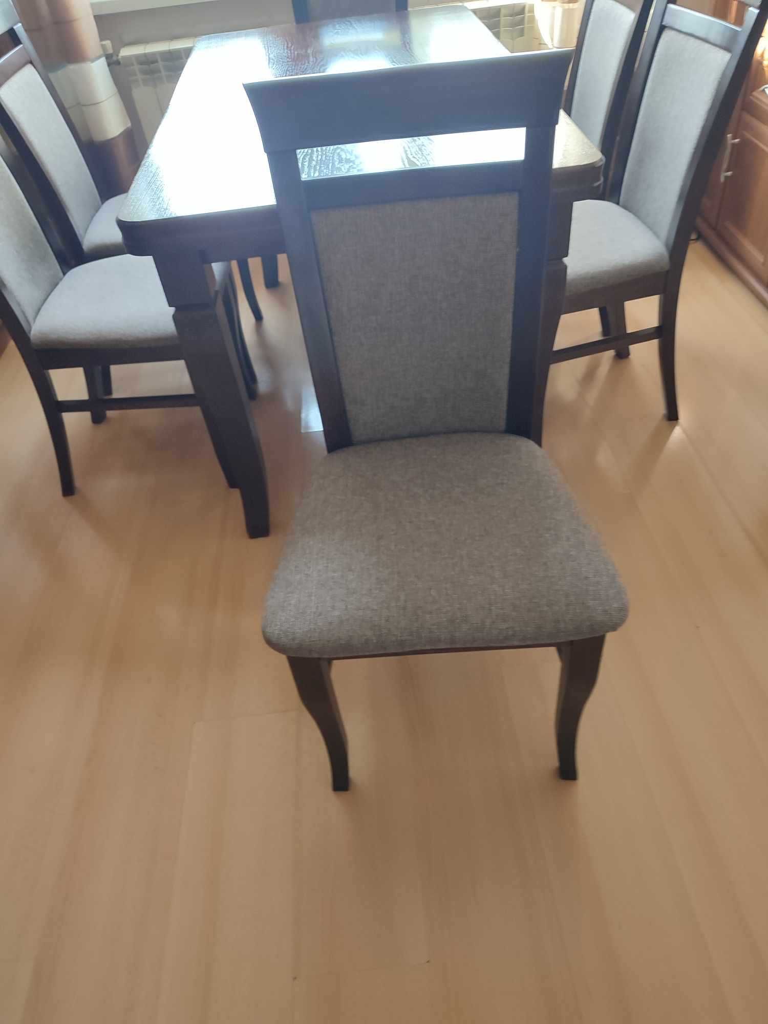 Sprzedam stoł plus 6 krzeseł