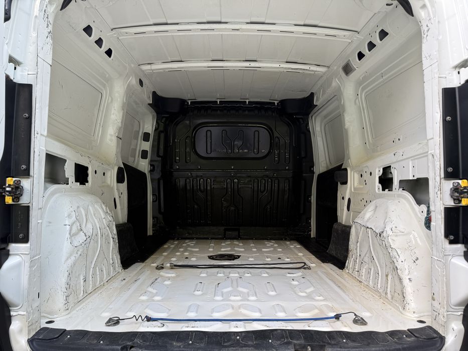 Wynajem samochodu Fiat Doblo Maxi furgon bus