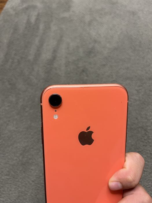 Iphone Xr laranja com 4 capas de oferta