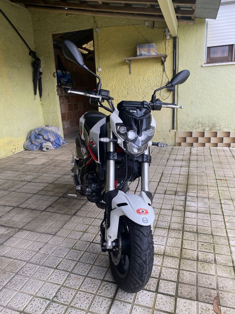 Benelli TNT 125 como nova