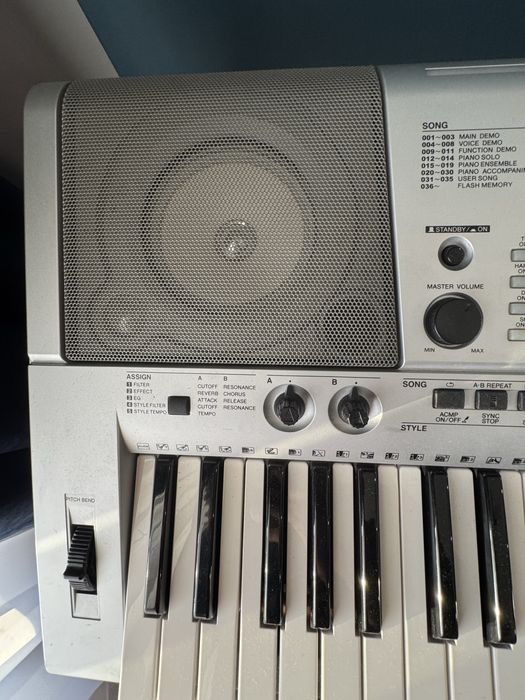 Yamaha e403 синтезатор піаніно