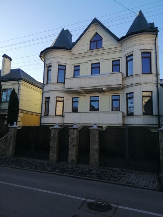 Продам особняк в центрі Івано- франківська