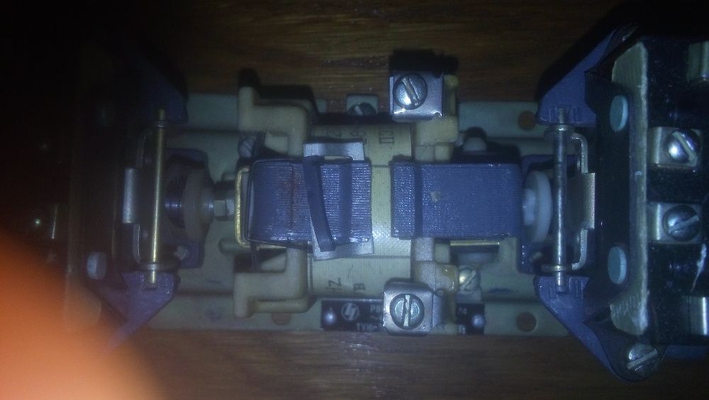 Концевой выключатель двусторонний.