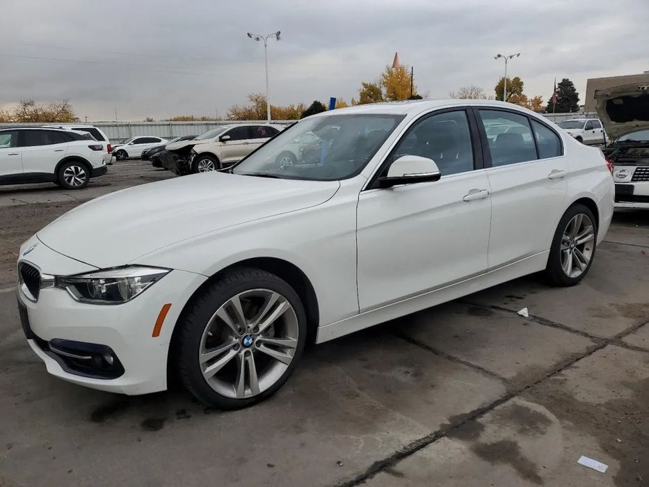 BMW Seria 3 XDRIVE lift Bogate wyposażenie auto w drodze do Polski