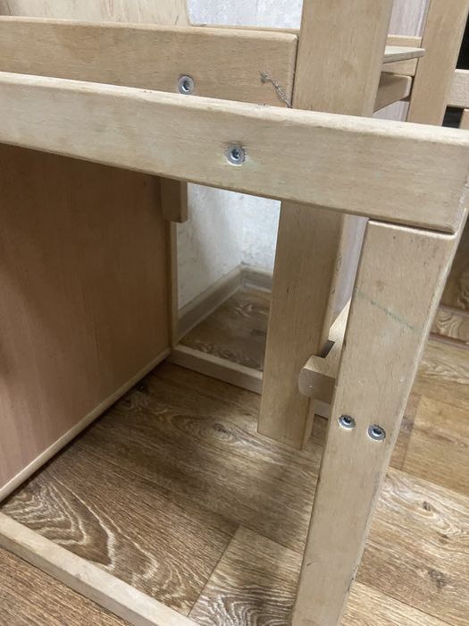 Продам дитячий стіл і стілець. Дерев’яний.