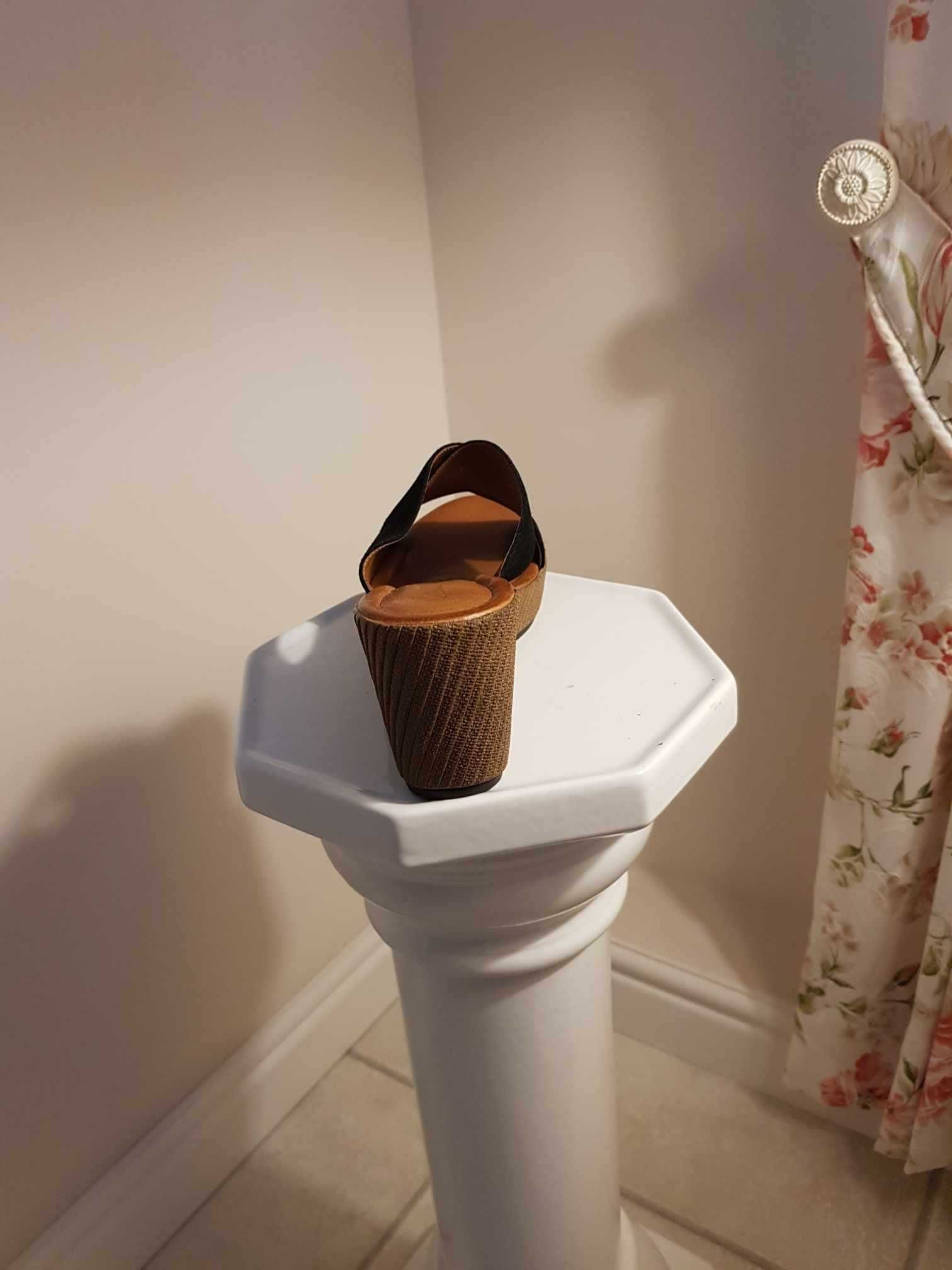 Buty damskie, zamszowe Lasocki (rozmiar 41)