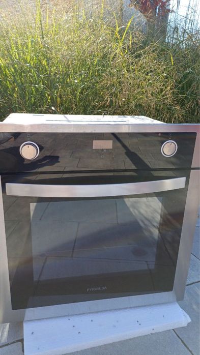 Продам електричну духовку Piramida f84