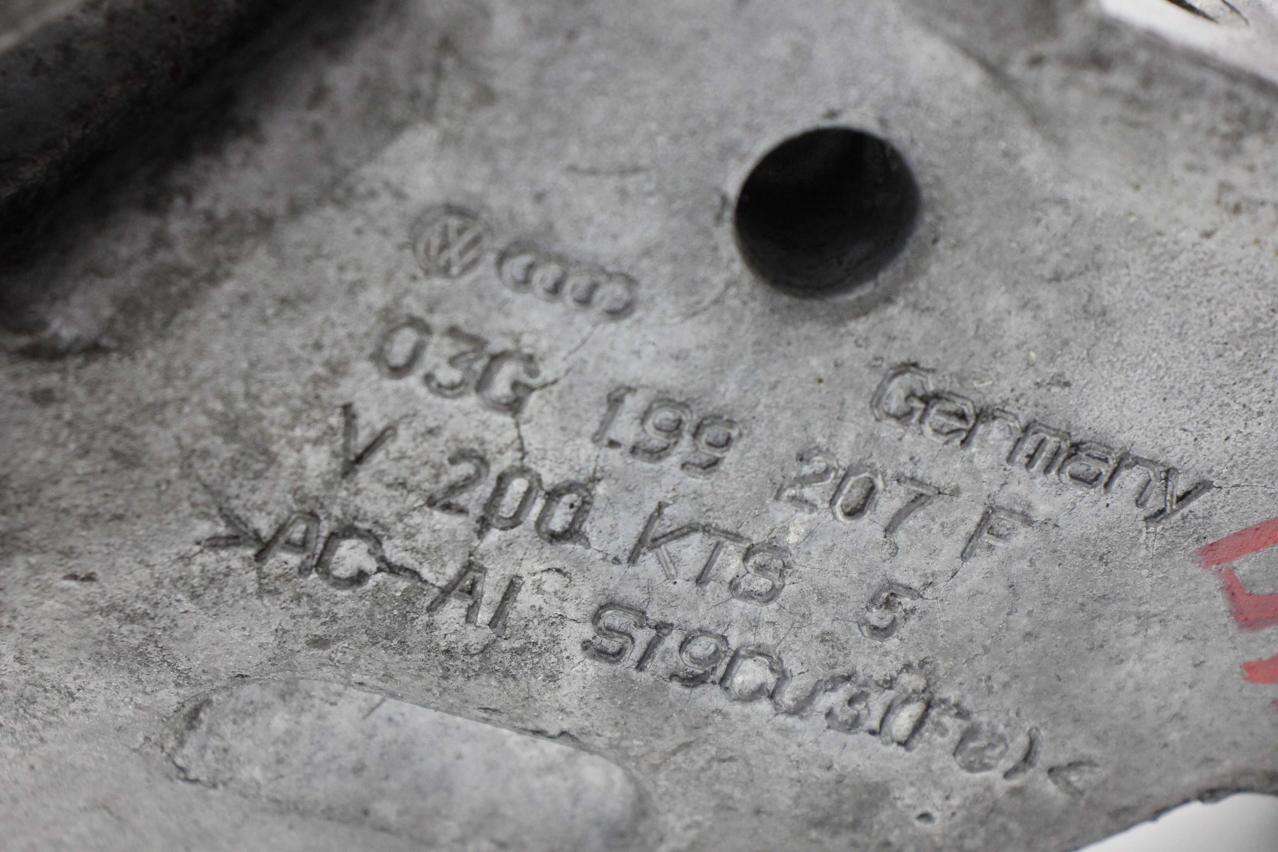 Łapa rozrządu wspornik silnika Vw Golf mk5 Skoda Octavia II 1.9 Tdi