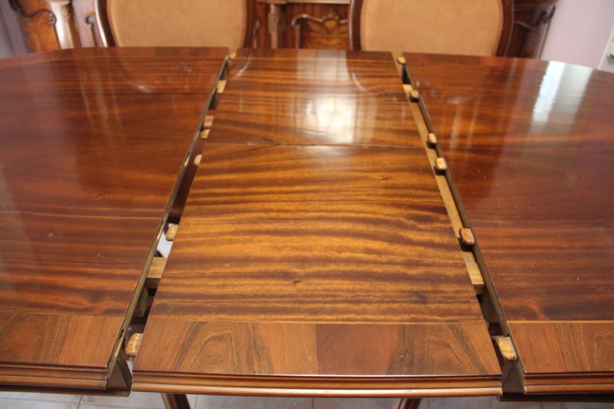 Mesa de sala extensível com 6 cadeiras