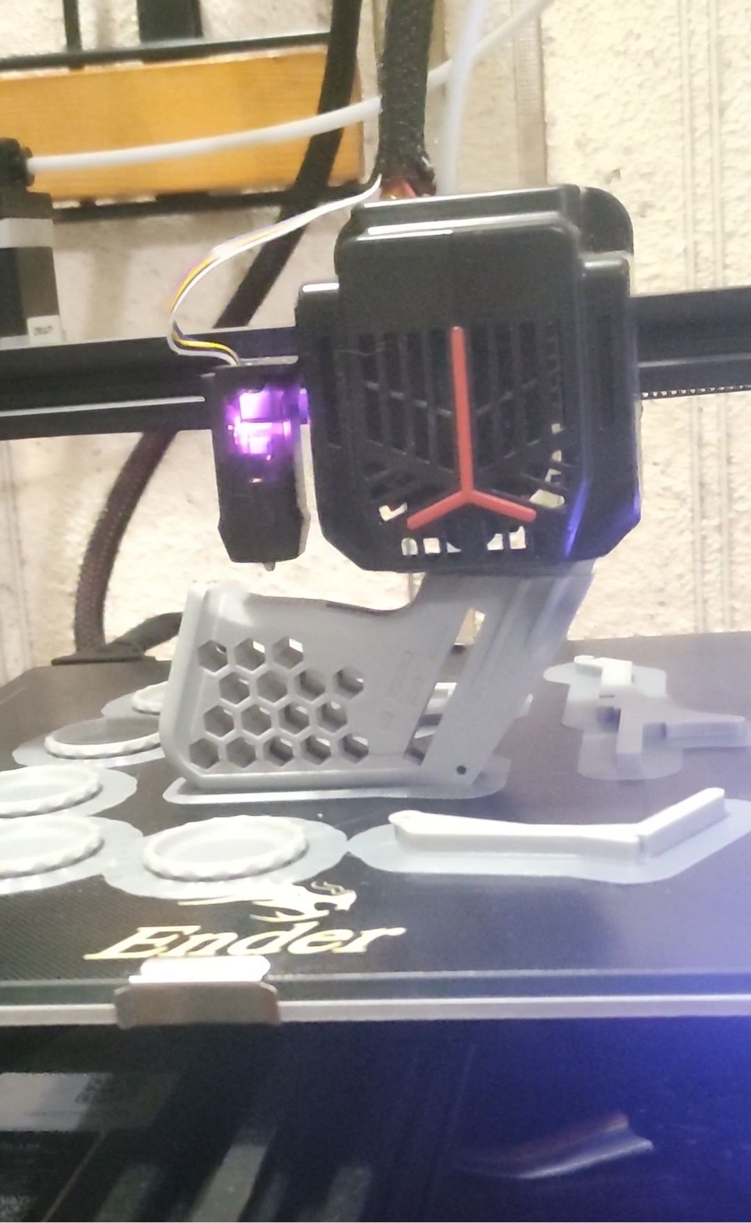 Продам 3д принтер creality ender 3 neo