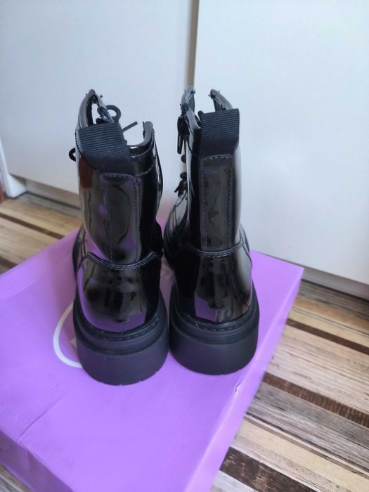Lakierkowe trapery 40 Deichmann