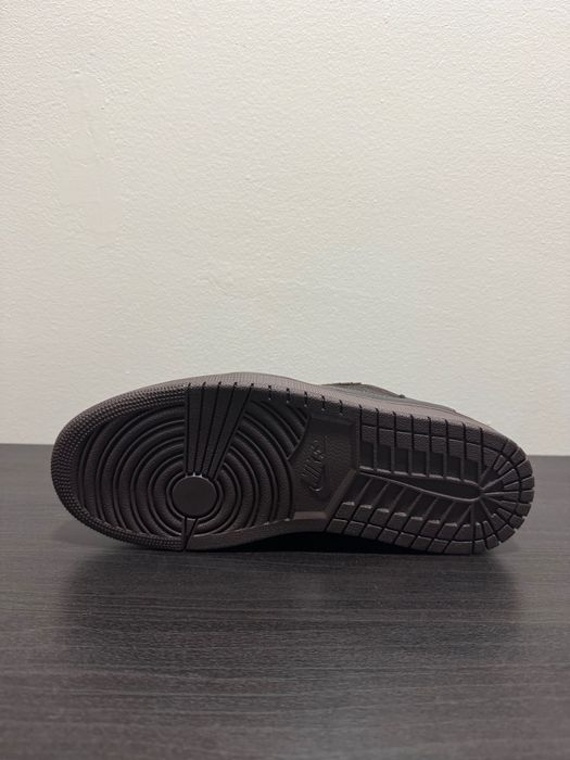 Air Jordan 1 Retro Low OG SP
× Travis Scott Velvet Brown