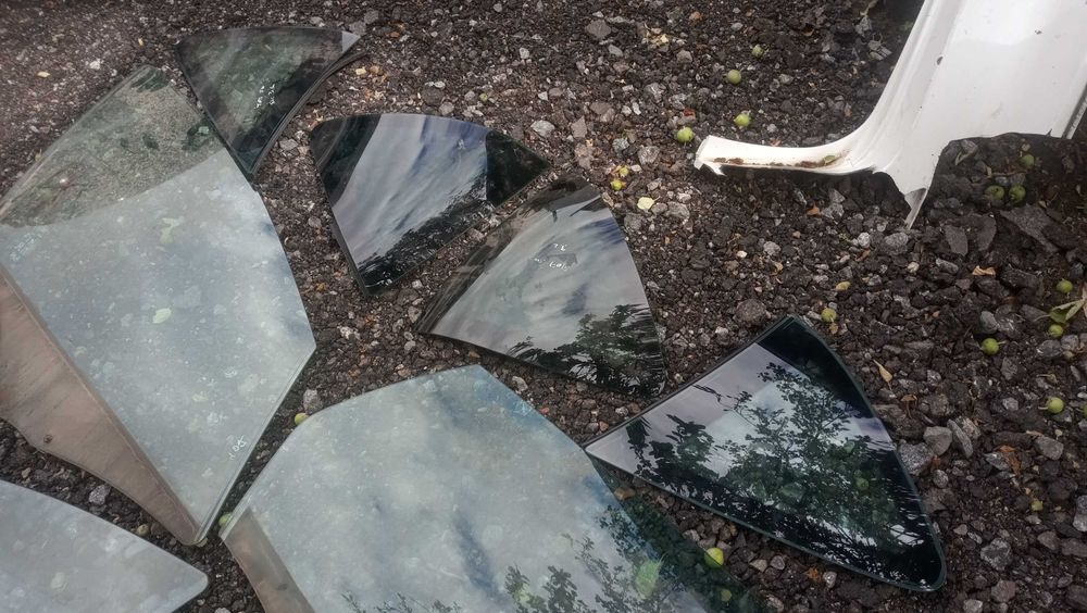 Скло Пежо 407 Peugeot 407 SW